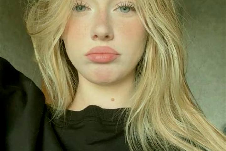 Evelyn, 21 — Escort in Bilozerka, Ukraine