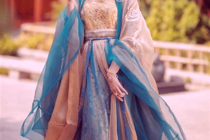 Evelyn, 21 — Escort in Shixi, China