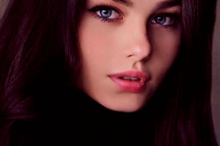 Evelyn, 22, a brunette grey-eyed caucasian companion based in Antella. Offering 69, Roleplay, OWO. Available for incall and outcall, day and evening dates.