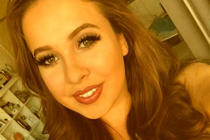 Evelyn, 22, a chestnut brown-eyed european companion based in Santiago de Mendez. Offering GFE, 69, Domination. Available for incall and outcall, overnight b...