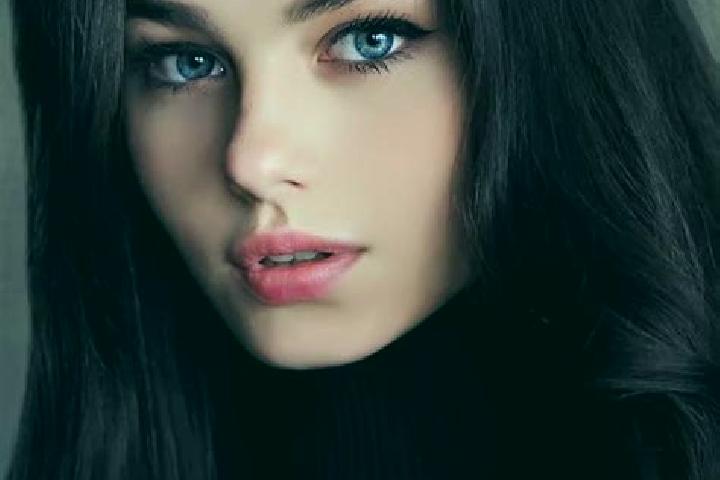 Evelyn, 22, a chestnut dark-eyed slavic companion based in Novy Hrozenkov. Offering Couples, Prostate Massage, Erotic Massage, Domination. Available for inca...