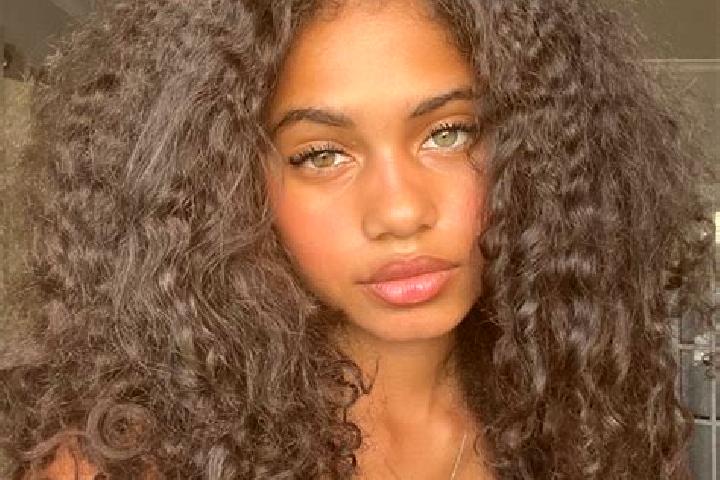 Evelyn, 22, a red blue-eyed ebony companion based in Sarramea. Offering Tantra, Duos, Travel Companion. Available for incall and outcall, day and evening dates.