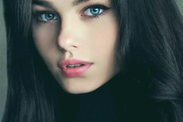 Evelyn, 22, a red dark-eyed caucasian companion based in Leva. Offering Erotic Massage, Domination, Striptease, Couples. Available for incall and outcall, da...