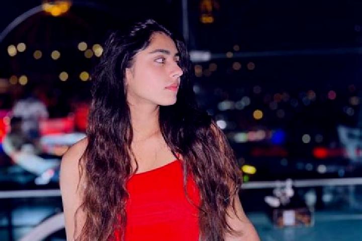 Evelyn, 22, a red dark-eyed mediterranean companion based in Batinci. Offering Party Girl, Couples, Striptease, A-Level. Available for incall and outcall, da...