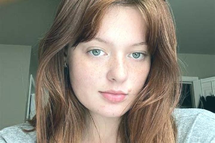 Evelyn, 22, a red green-eyed mixed companion based in Antillon. Offering Tantra, Fetish, Prostate Massage, CIM, Massage. Available for incall and outcall, da...