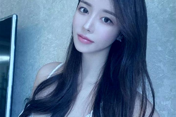 Evelyn, 22 — Escort in Kambaxoi, China