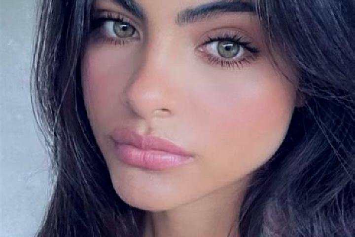 Evelyn, 23, a chestnut hazel-eyed latina companion based in Louin. Offering Massage, Travel Companion, Domination, Girlfriend Experience. Available for incal...