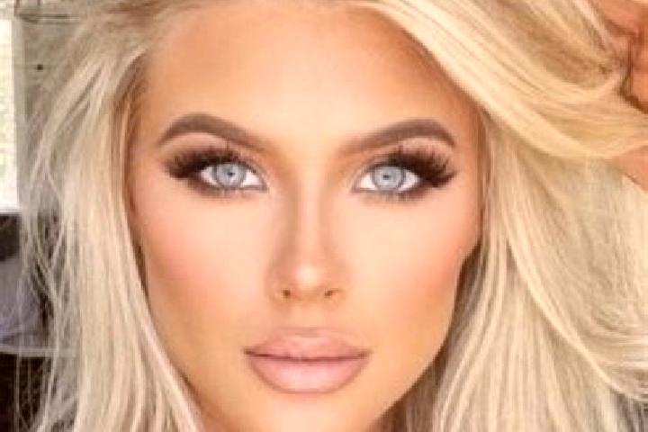 Evelyn, 23, a platinum blonde grey-eyed caribbean companion based in Llanera de Ranes. Offering Domination, Couples, Striptease. Available for incall and out...