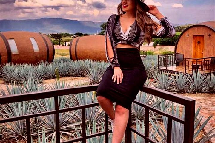 Evelyn, 23 — Escort in Arroyo de Lajas, Mexico