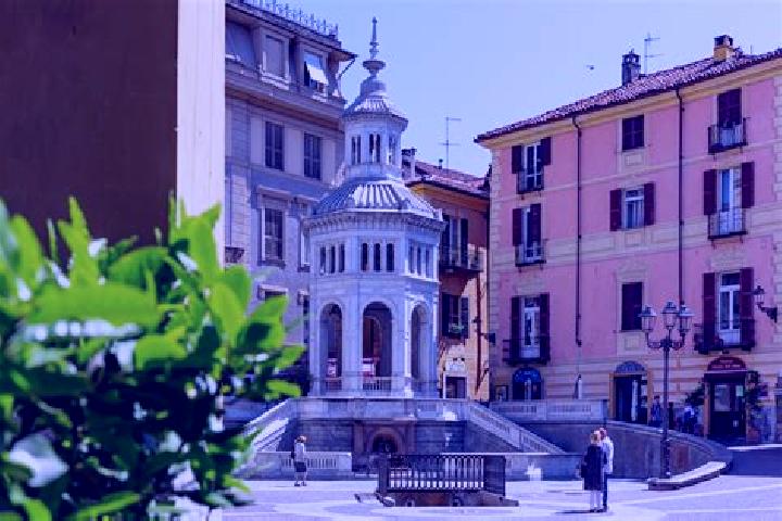 Evelyn, 23 — Escort in Brescello, Italy