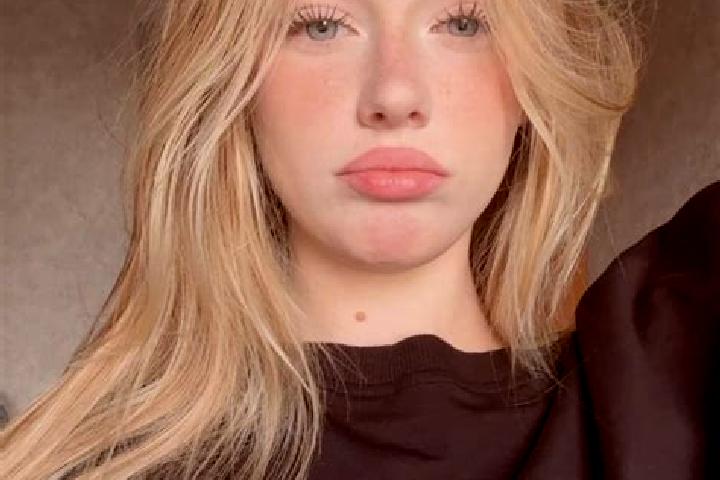 Evelyn, 23 — Escort in Druye, France