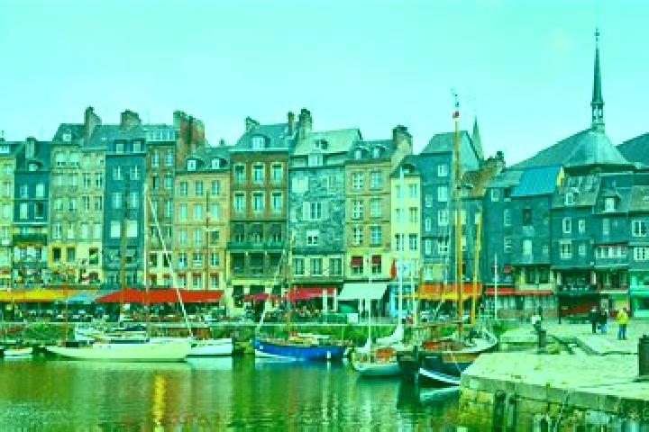 Evelyn, 23 — Escort in Gonneville-sur-Honfleur, France