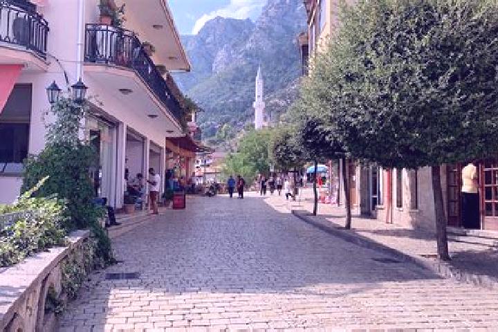 Evelyn, 23 — Escort in Kurjan, Albania