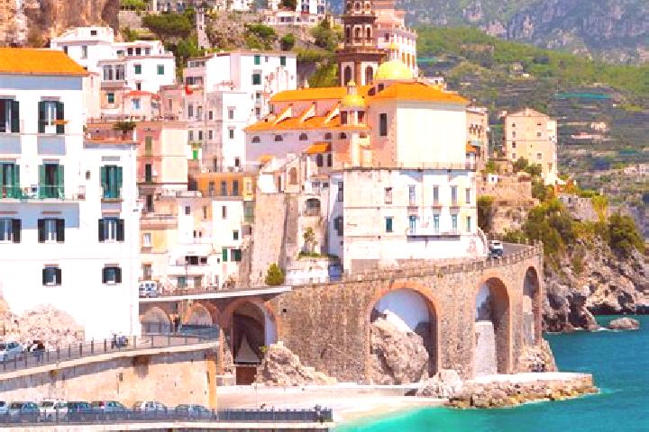 Evelyn, 23 — Escort in Moggio, Italy