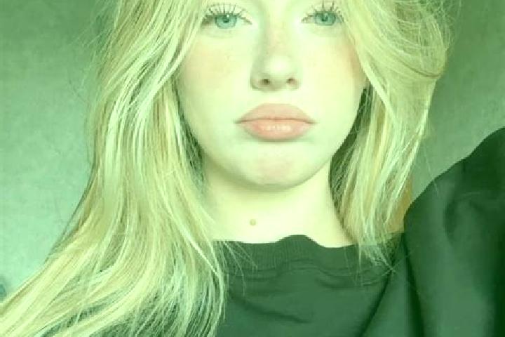 Evelyn, 23 — Escort in Socx, France