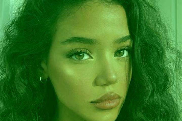 Evelyn, 24, a black brown-eyed mixed companion based in Rheineck. Offering Overnight, GFE, Duos. Available for incall and outcall, overnight bookings available.