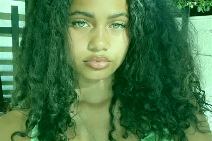 Evelyn, 24, a black green-eyed mixed companion based in Salas. Offering Erotic Massage, A-Level, Duos. Available for incall and outcall, day and evening dates.