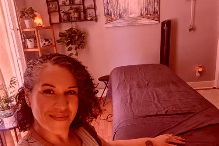 Evelyn, 24, a black grey-eyed european companion based in Gordonvale. Offering Dinner Date, Massage. Available for incall and outcall, day and evening dates.