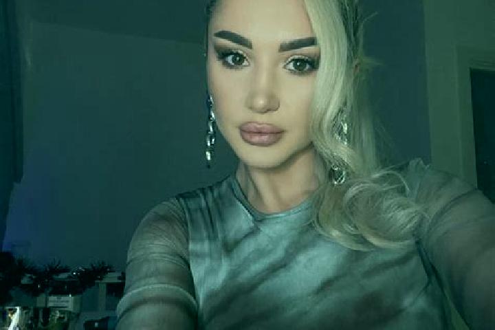 Evelyn, 24, a blonde amber-eyed mixed companion based in Eshkanan. Offering GFE, Duos, Massage, Dinner Date. Available for incall and outcall, day and evenin...
