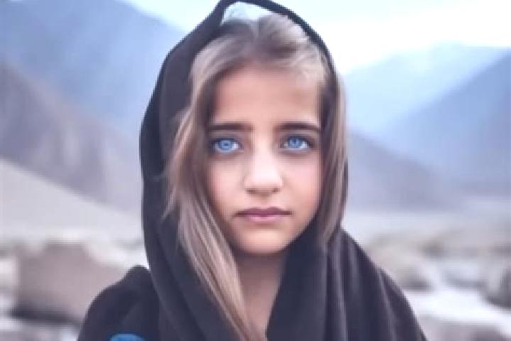 Evelyn, 24, a blonde brown-eyed middle eastern companion based in Talmanu. Offering GFE. Available for incall and outcall, overnight bookings available.