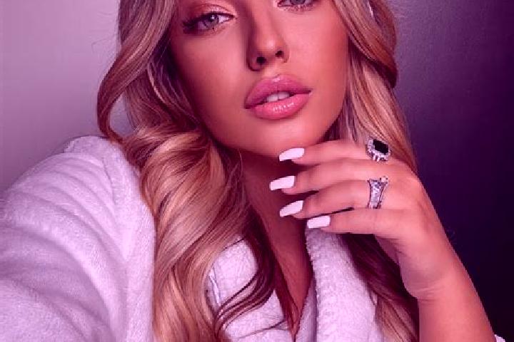 Evelyn, 24, a blonde grey-eyed latina companion based in Mainburg. Offering CIM, Fetish, Couples. Available for incall and outcall, overnight bookings availa...