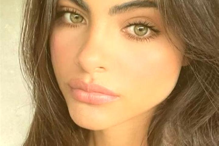Evelyn, 24, a brunette green-eyed indian companion based in Muelheim. Offering Erotic Massage, GFE, Domination, Travel Companion, A-Level. Available for inca...