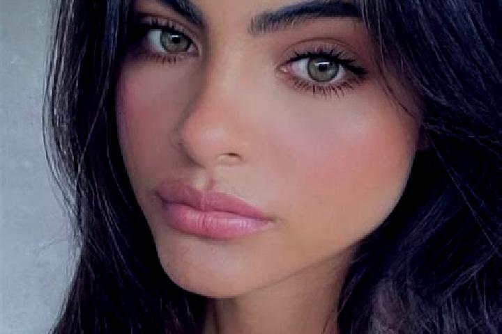 Evelyn, 24, a chestnut green-eyed latina companion based in Ganda. Offering Erotic Massage, GFE, BDSM, Massage. Available for incall and outcall, overnight b...