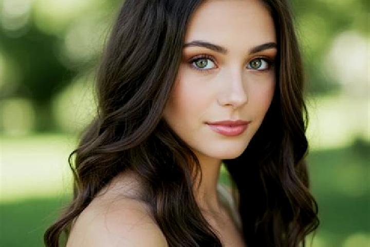 Evelyn, 24, a dark blonde hazel-eyed caucasian companion based in Radziechowice Pierwsze. Offering Deep French Kissing, Dinner Date, Erotic Massage. Availabl...
