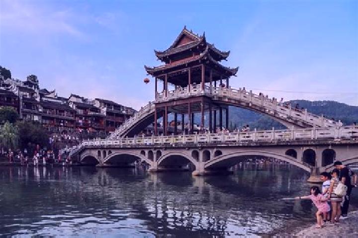 Evelyn, 24 — Escort in Anshun, China
