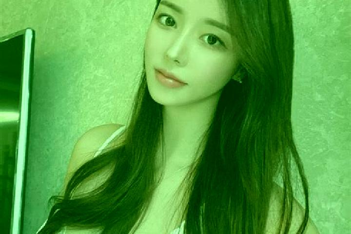 Evelyn, 24 — Escort in Jieshui, China