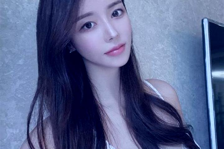 Evelyn, 24 — Escort in Meijiaping, China