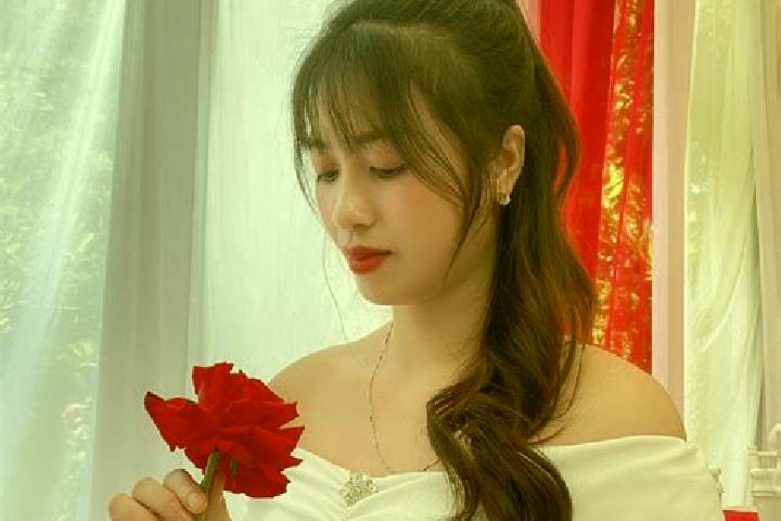 Evelyn, 24 — Escort in Son Tay, Vietnam