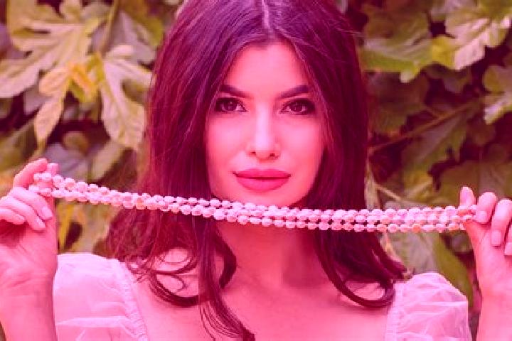 Evelyn, 24 — Escort in Suatu, Romania