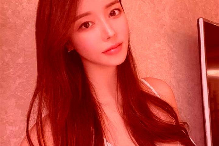 Evelyn, 24 — Escort in Wuyucun, China