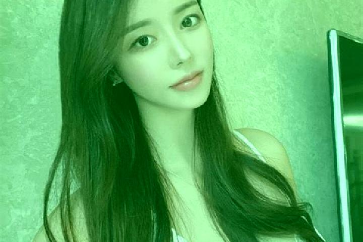 Evelyn, 24 — Escort in Zhuhe, China