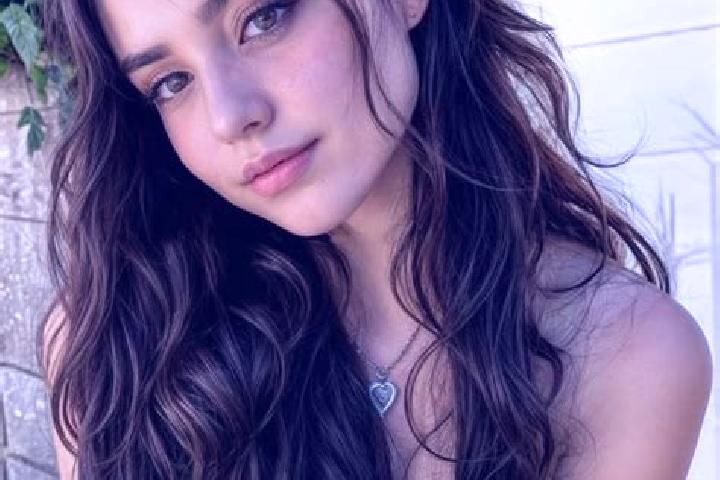 Evelyn, 25, a auburn blue-eyed middle eastern companion based in Calumet. Offering Travel Companion, Massage, Dinner Date, A-Level. Available for incall and ...