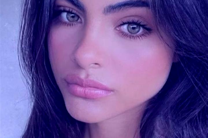 Evelyn, 25, a black hazel-eyed caucasian companion based in Portlock. Offering Erotic Massage, Dinner Date, Girlfriend Experience. Available for incall and o...