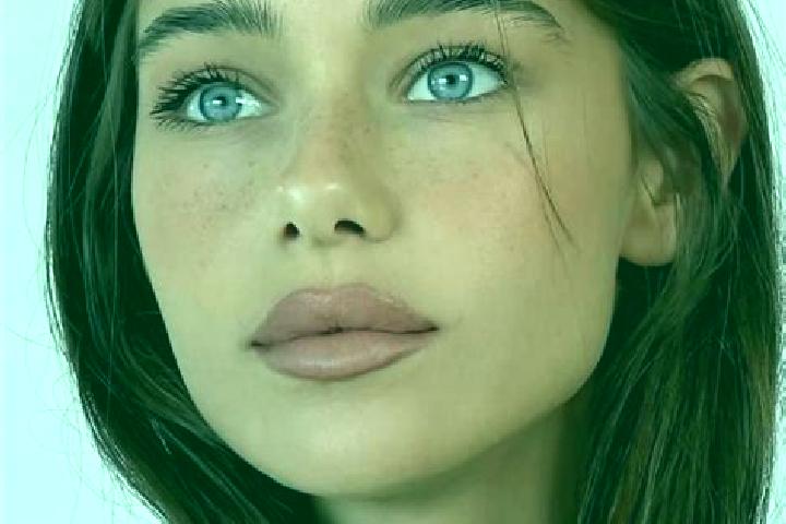 Evelyn, 25, a brunette amber-eyed indian companion based in Casillas de Flores. Offering Erotic Massage, A-Level, Party Girl. Available for incall and outcal...