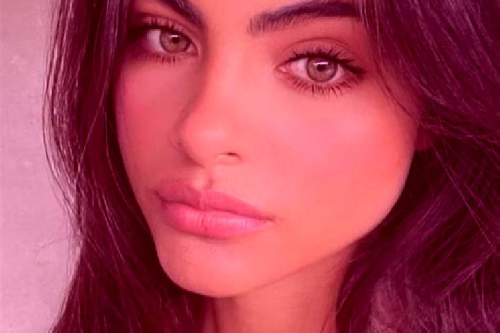 Evelyn, 25, a brunette dark-eyed middle eastern companion based in Onzain. Offering Striptease, A-Level, Girlfriend Experience, Travel Companion, Overnight. ...