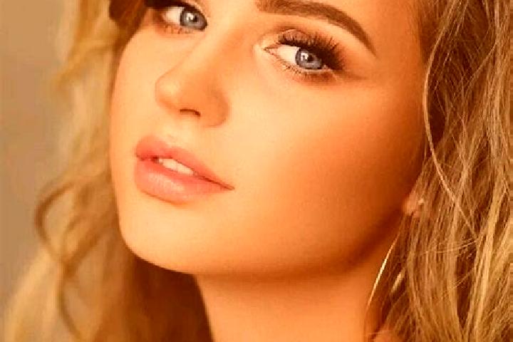 Evelyn, 25, a dark blonde blue-eyed mediterranean companion based in Pelarrodriguez. Offering Domination, Duos, Tantra, BDSM, Fetish. Available for incall an...