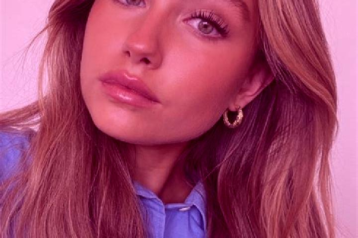 Evelyn, 25, a dark blonde green-eyed european companion based in Benz. Offering GFE, Erotic Massage, Dinner Date. Available for incall and outcall, overnight...