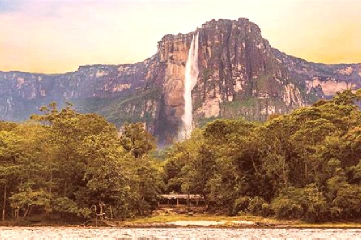 Evelyn, 25 — Escort in La Sabana, Venezuela