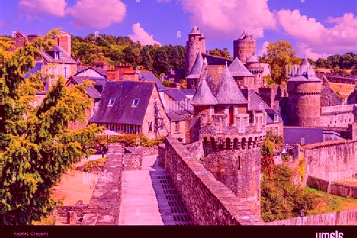 Evelyn, 25 — Escort in Pleine-Fougeres, France