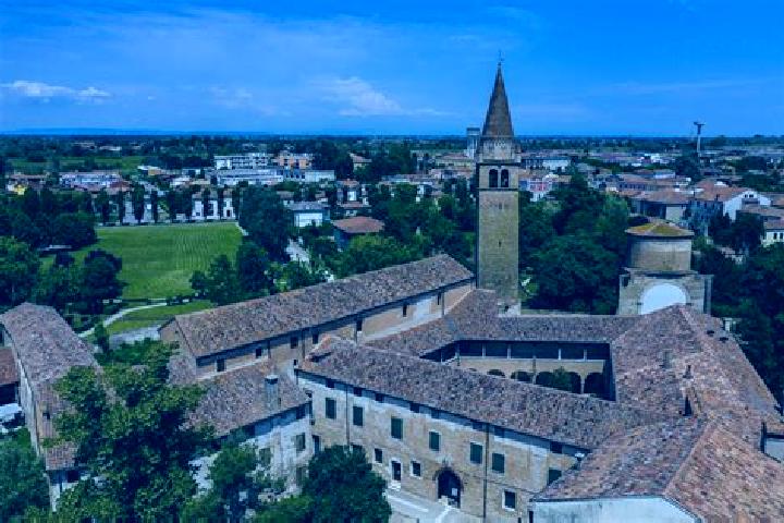Evelyn, 25 — Escort in Polesine, Italy