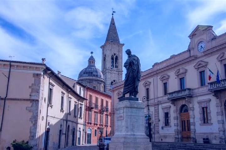 Evelyn, 25 — Escort in Tornareccio, Italy