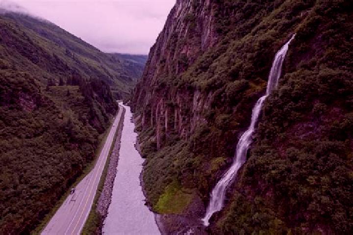 Evelyn, 25 — Escort in Valdez, Ecuador