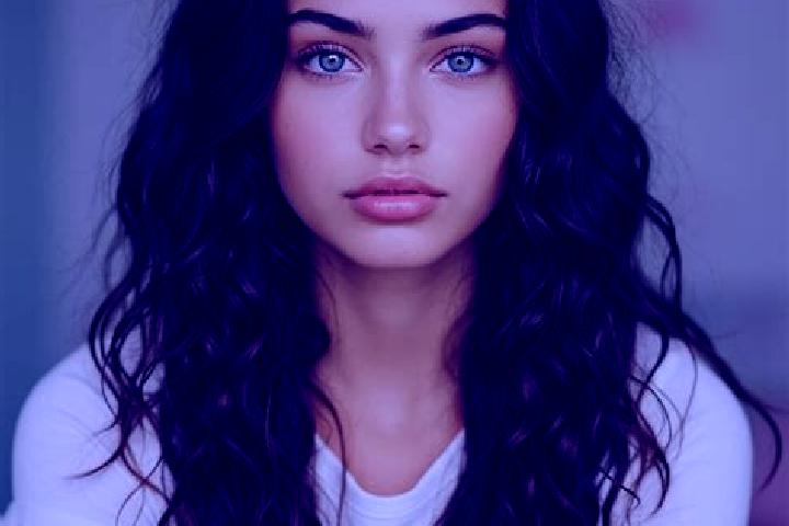 Evelyn, 26, a auburn amber-eyed mediterranean companion based in Sellero. Offering GFE, Party Girl, Massage. Available for incall and outcall, day and evenin...