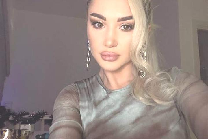 Evelyn, 26, a blonde amber-eyed indian companion based in Colon. Offering Party Girl, Duos, Striptease, GFE. Available for incall and outcall, day and evenin...