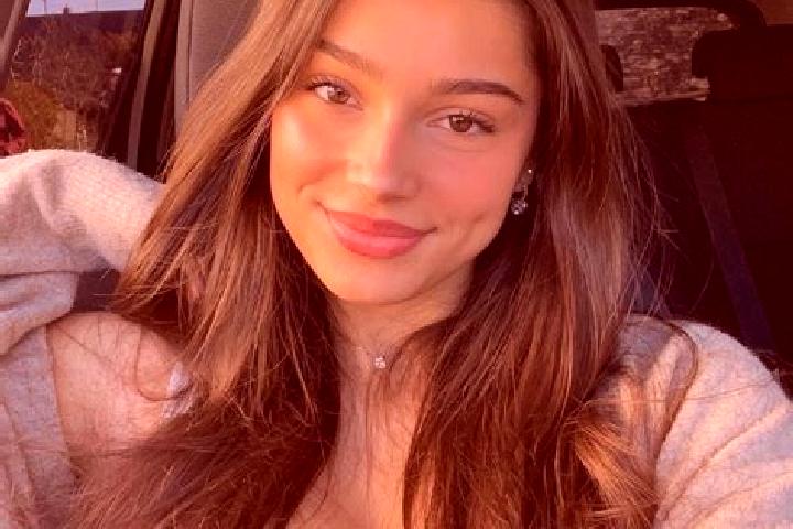 Evelyn, 26, a brunette blue-eyed caribbean companion based in Okoppe. Offering Overnight, Dinner Date, Couples. Available for incall and outcall, overnight b...