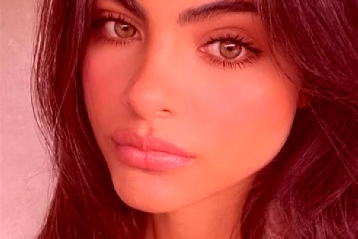 Evelyn, 26, a brunette grey-eyed indian companion based in Liliba. Offering 69, Domination, Massage. Available for incall and outcall, day and evening dates.